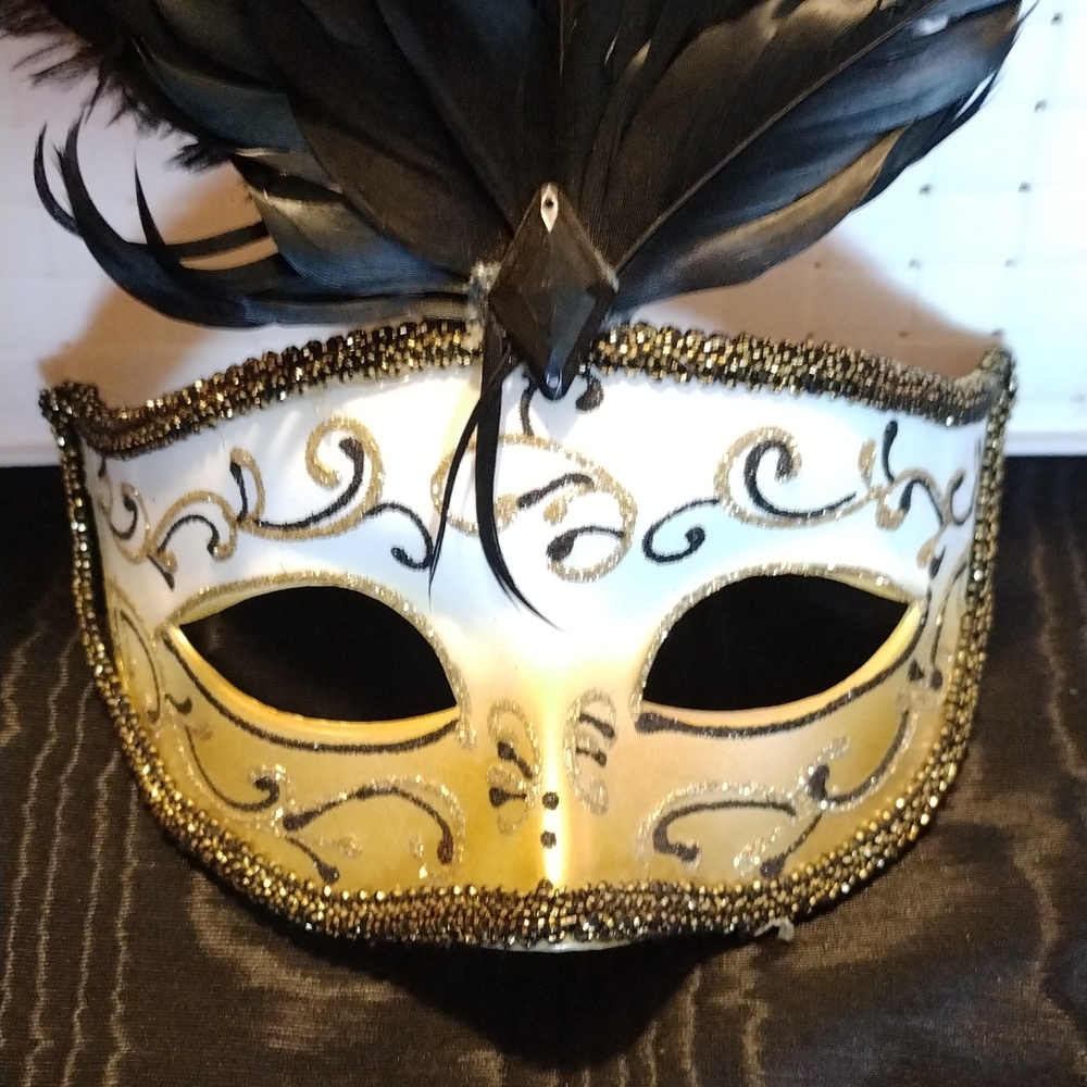 Black/Gold Glitter Mask